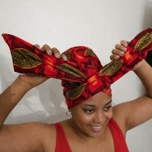 Foulard cheveux courts avec rembourrage intégré couleur rouge,noir ,doré